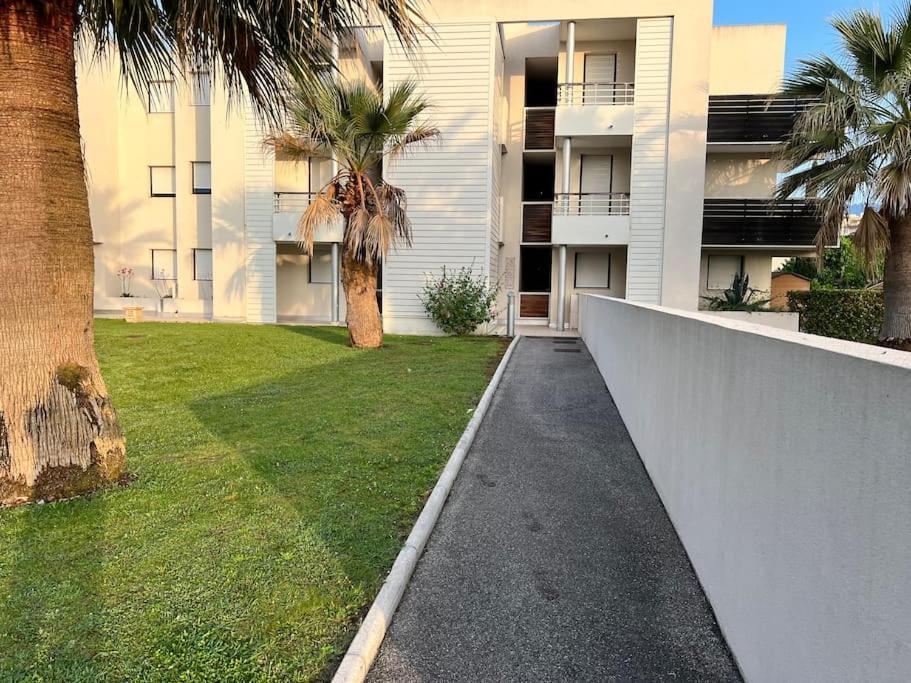 Luxury 3 Piece Garden Apartment In Cannes Marina Mandelieu Exteriér fotografie